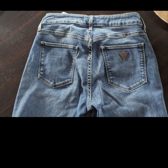 Woman's Guess skinny Jeans BNWT Size 28 - Picture 2 of 3